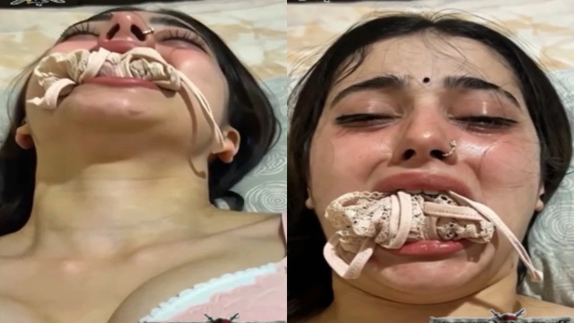 Muh mai panty daba chut chudwaati bhabhi ka viral mms